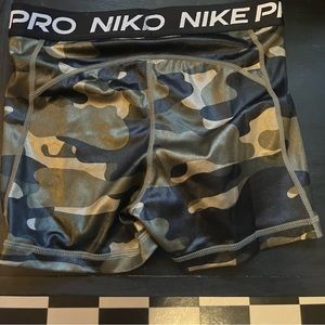 Xs camo nike pros